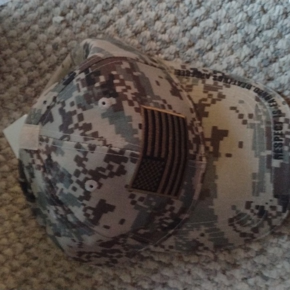 Camouflaged Military Ballcap - Picture 1 of 4